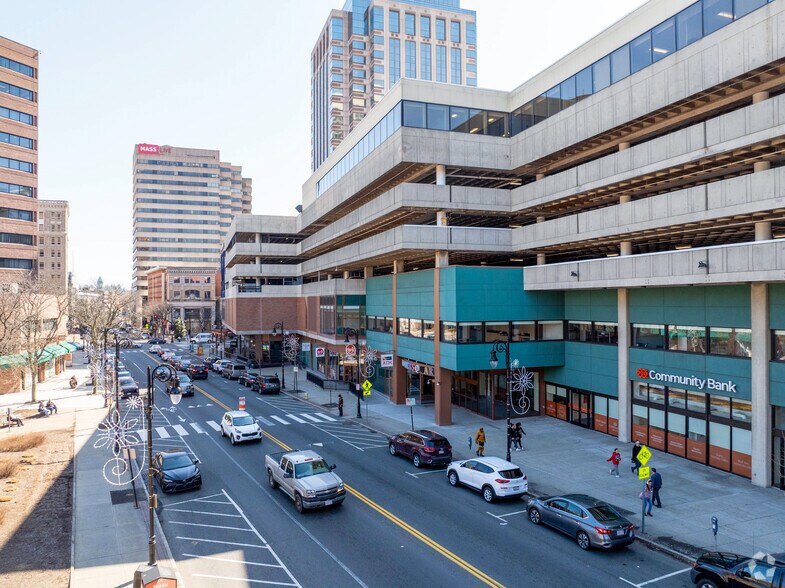 More Photos Of 1500 Main St, Springfield Medical For Lease