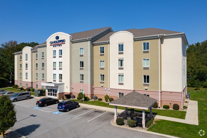 Primary Photo Of 1220 E Douglas Rd, Granger Hotel For Sale