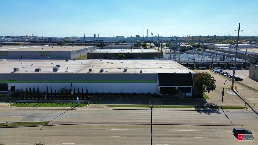 More Photos Of 2200-2202 E Randol Mill Rd, Arlington Warehouse For Lease