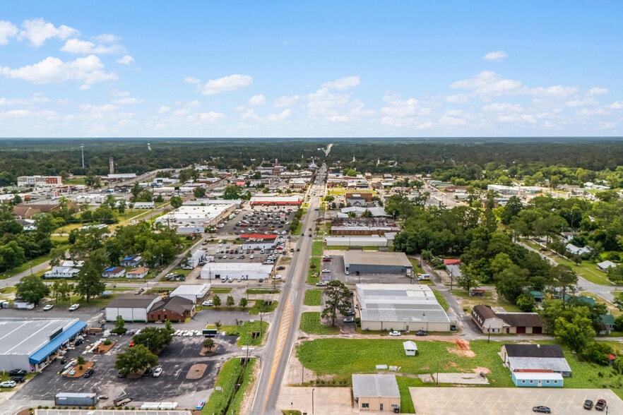 More Photos Of 697 W Cherry St, Jesup Restaurant For Sale
