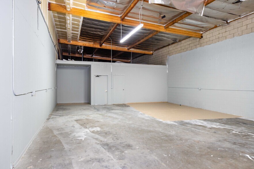More Photos Of 15354 Bonanza Rd, Victorville Storefront Retail Office For Lease