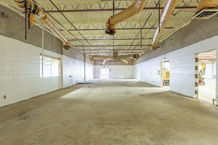 More Photos Of 8713 E Main, Midwest City Light Distribution For Sale