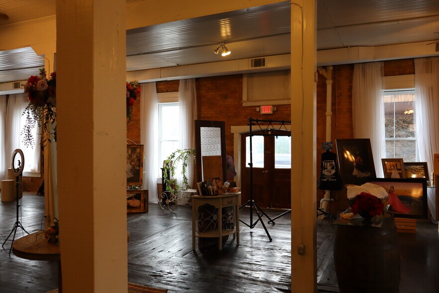 More Photos Of 108 NW Main St, Easley General Retail For Sale