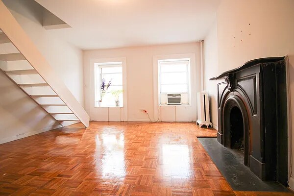 More Photos Of 402 W 22nd St, New York Apartments For Sale