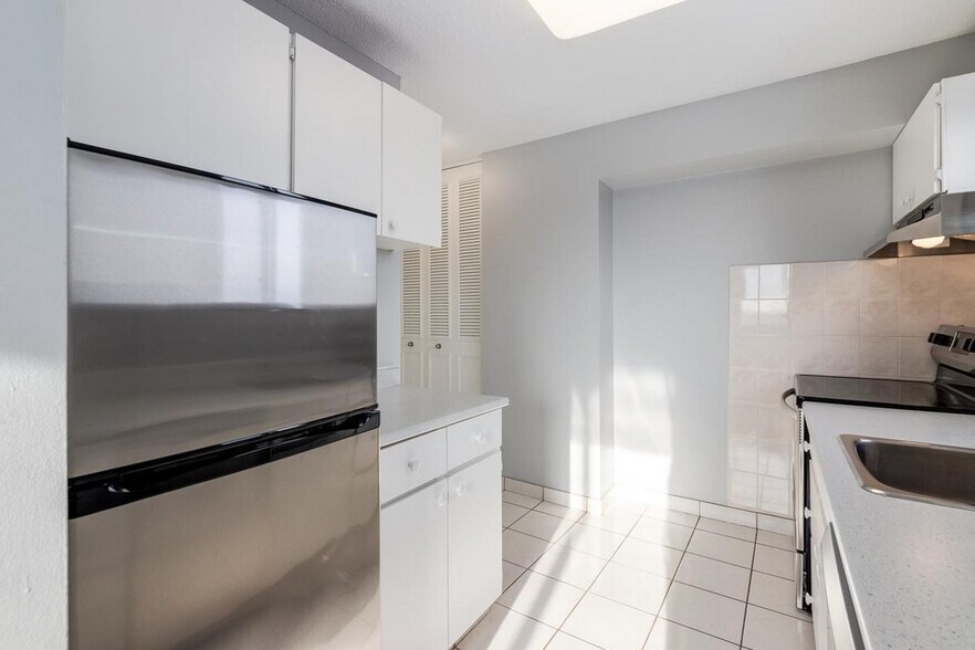 More Photos Of 2105 90 Av SW, Calgary Apartments For Lease