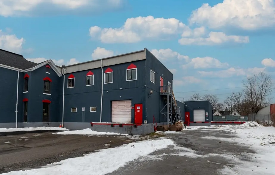 More Photos Of 395 Maple St, Rochester Office For Sale