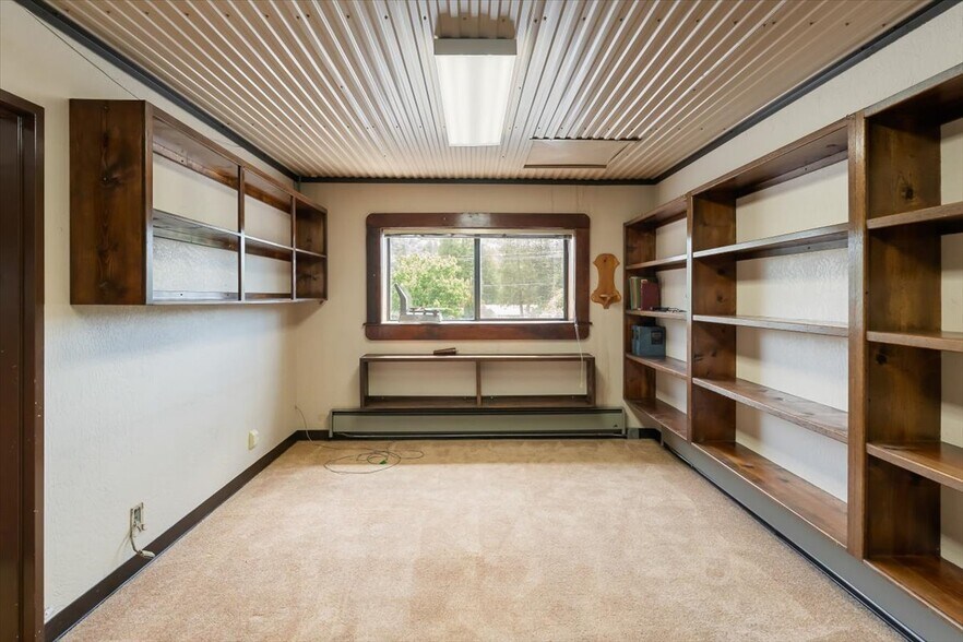 More Photos Of 360 College Ave, Weed Showroom For Sale