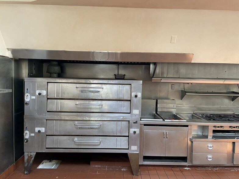 More Photos Of 11901 Olympic Blvd, Los Angeles Unknown For Lease