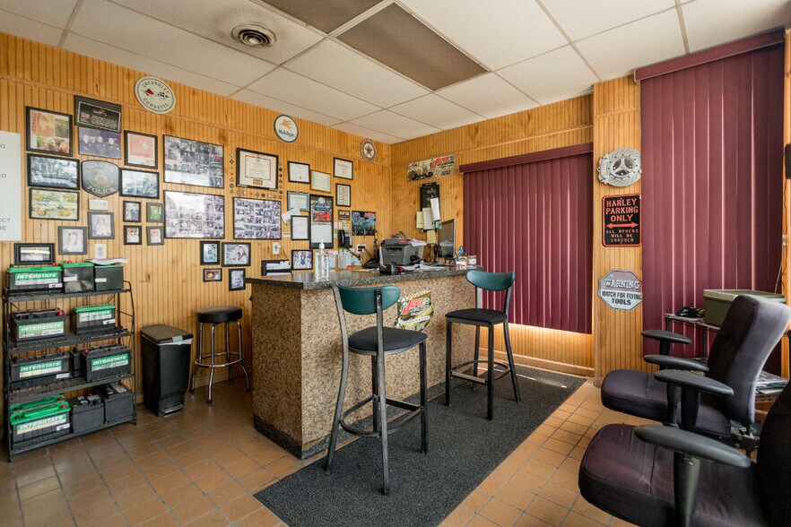 More Photos Of 34655 E Michigan Ave, Wayne Auto Repair For Sale
