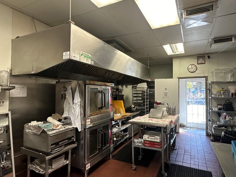 More Photos Of 5454 Central Ave, Newark Unknown For Lease