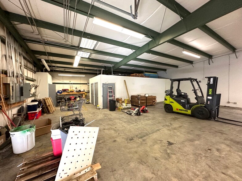 More Photos Of 130 S Fairview Rd, Rocky Mount Flex For Sale