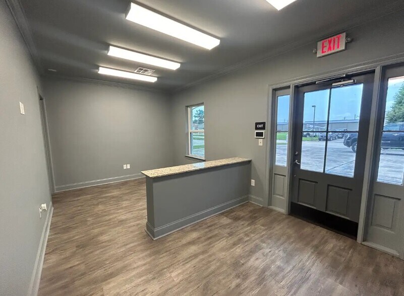 More Photos Of 308 Eastbank st, Gonzales Industrial For Lease