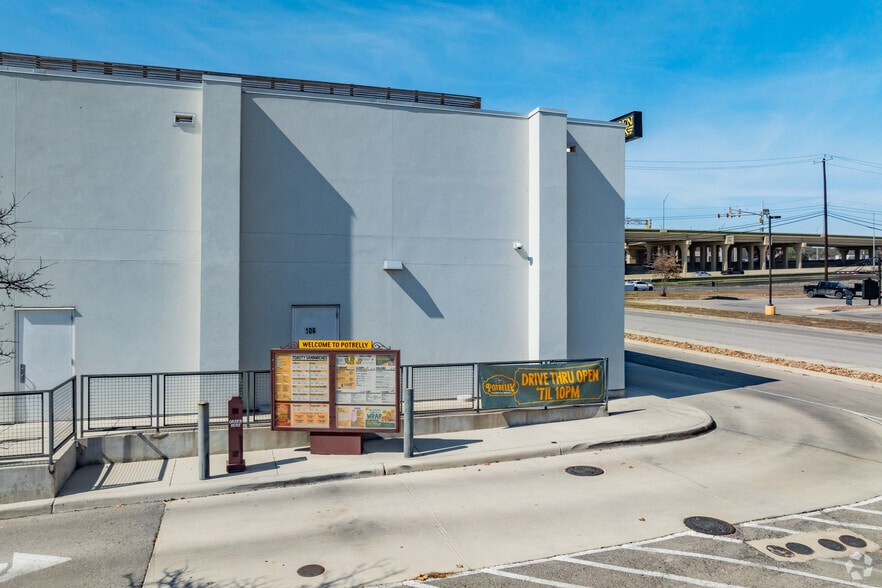 More Photos Of 21918 US 281, San Antonio Freestanding For Lease