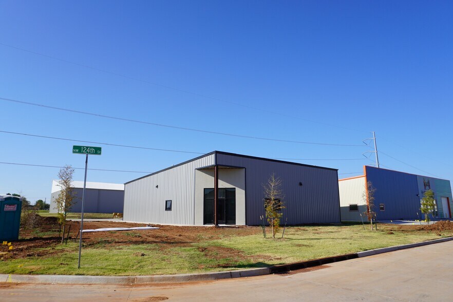 More Photos Of 600 NW 124th St, Oklahoma City Service For Lease