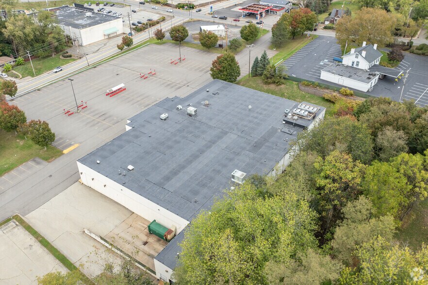 More Photos Of 2820 Universal Rd, Pittsburgh Supermarket For Lease