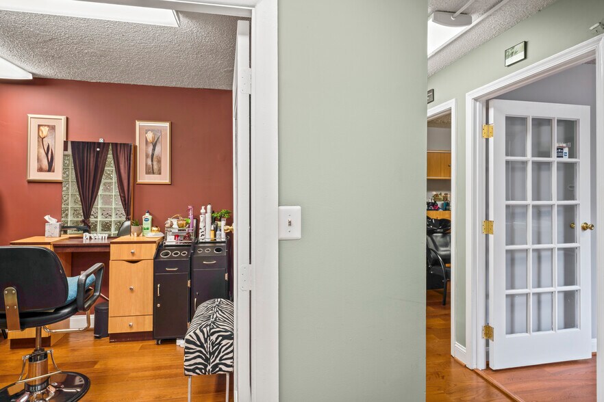 More Photos Of 1325 18th St NW, Washington Office For Lease