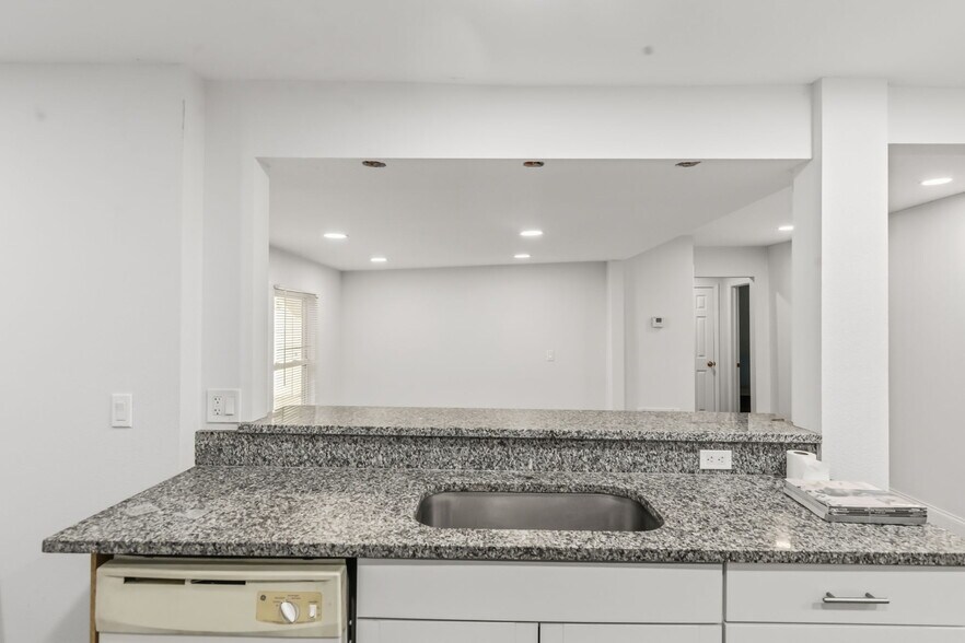 More Photos Of 2726 6th Ave W, Bradenton Serviced Offices For Sale