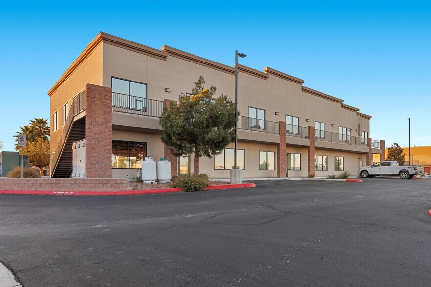 More Photos Of 7080 La Cienega St, Las Vegas Office For Sale