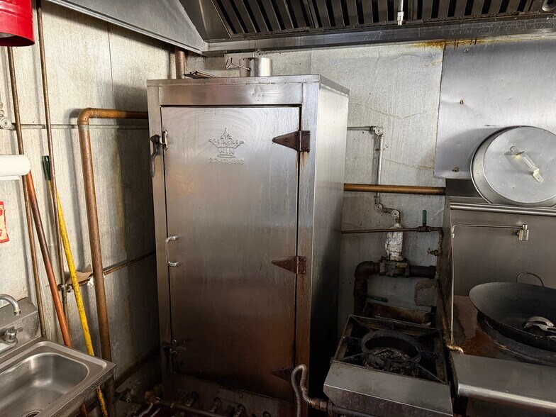 More Photos Of 215 Main st, Nanuet General Retail For Lease