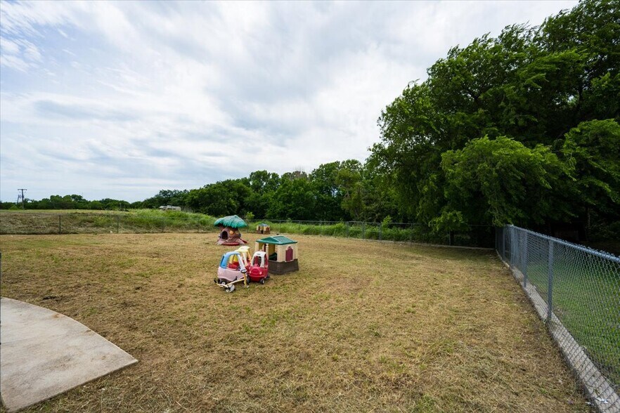 More Photos Of 11361 FM 730 N, Azle Flex For Sale