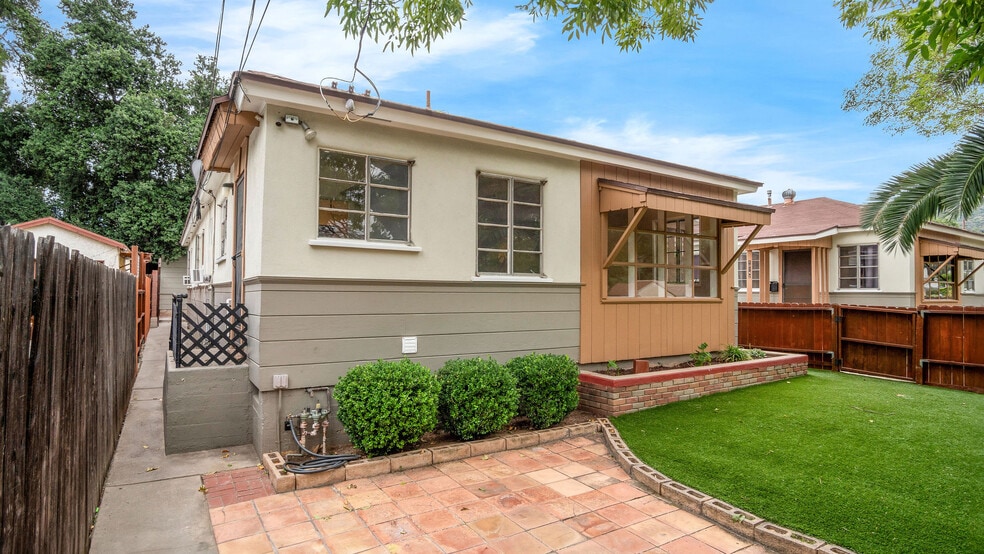 More Photos Of 10346 Oro Vista Ave, Sunland Multifamily For Sale