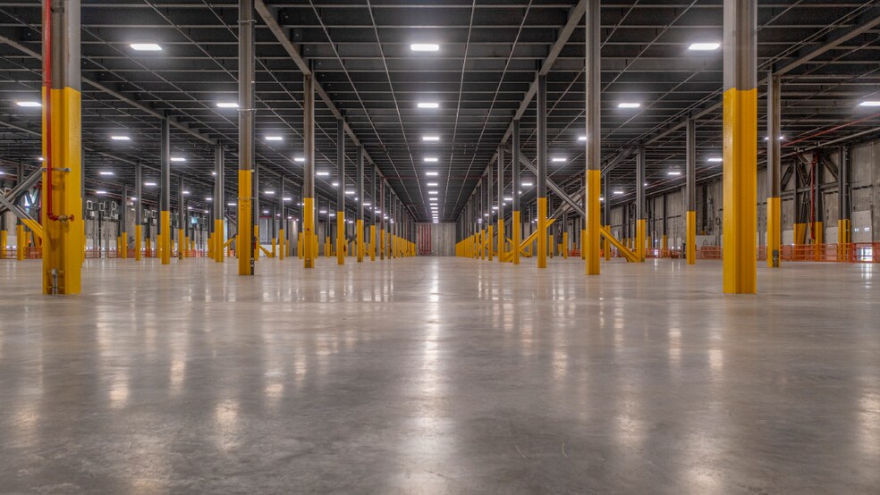 More Photos Of 2505 Bruckner Blvd, Bronx Warehouse For Lease
