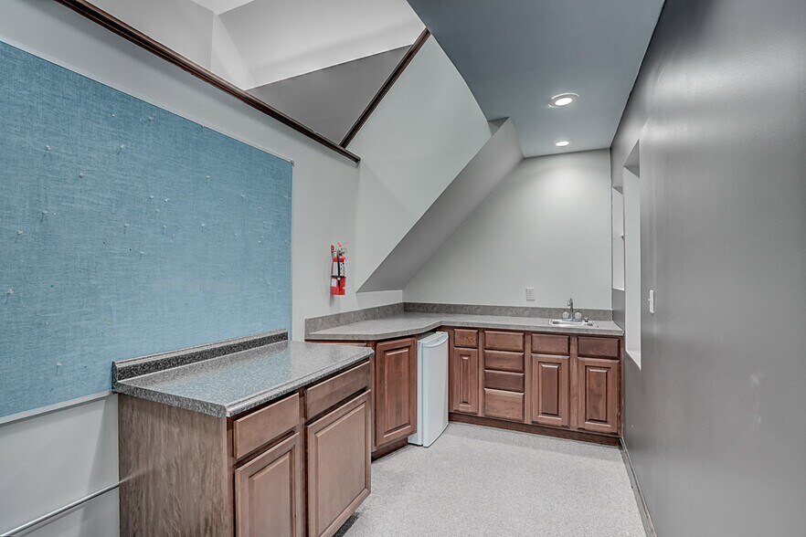 More Photos Of 118 W 5th St, Covington Loft Creative Space For Sale