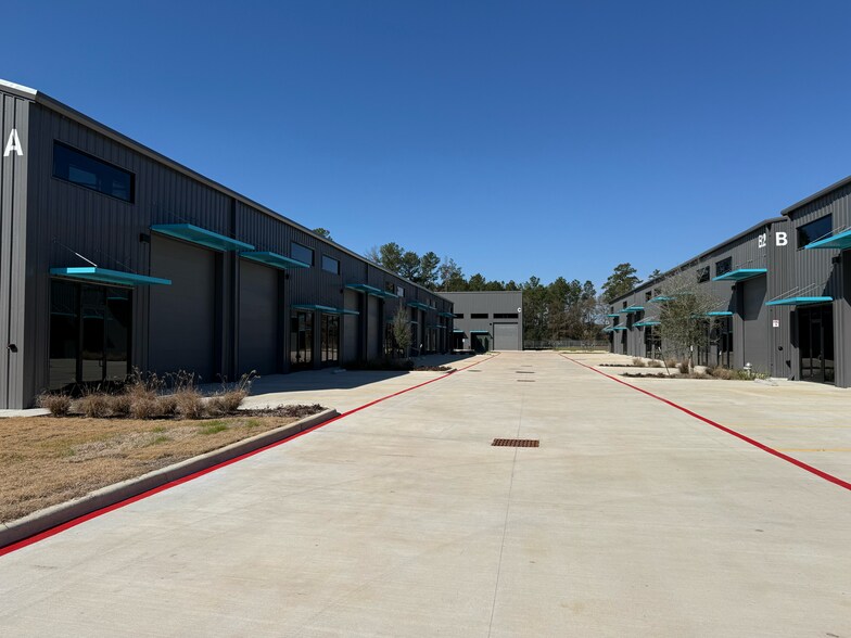 More Photos Of 2007 Airport Rd, Conroe Unknown For Lease