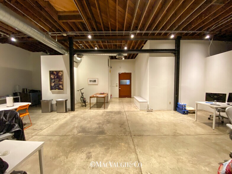 More Photos Of 188 N Holliston Ave, Pasadena Showroom For Sale