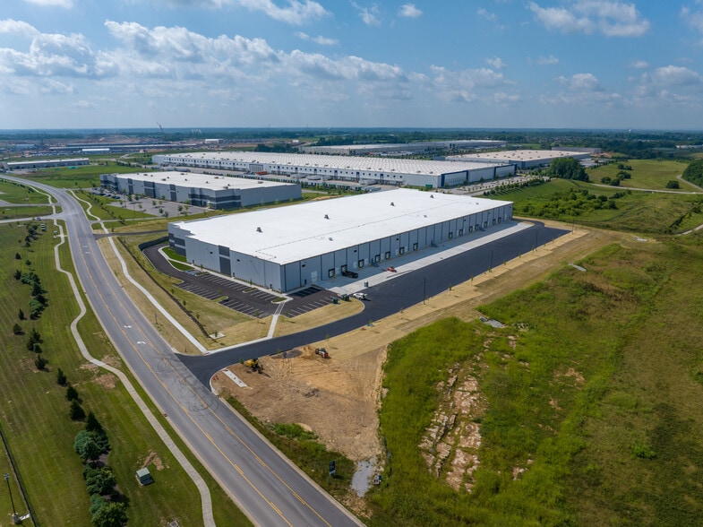 More Photos Of 331 Logistics Ave, Jeffersonville Warehouse For Lease