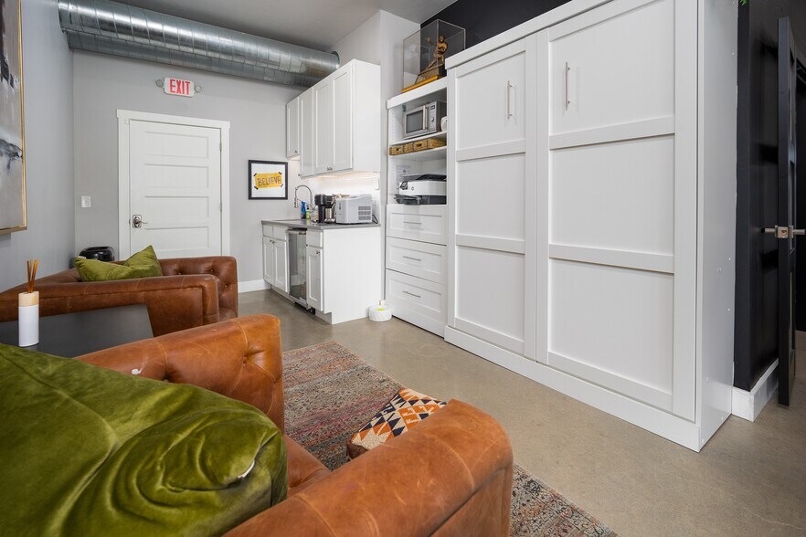 More Photos Of 101 W Apache St, Norman Office For Lease