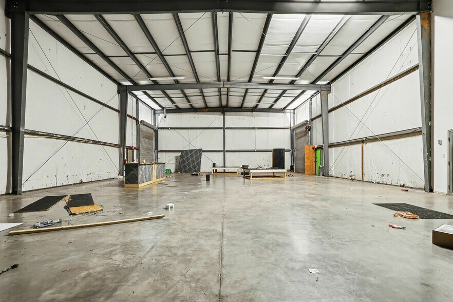 More Photos Of 1445 Cleveland Ave, East Point Showroom For Sale