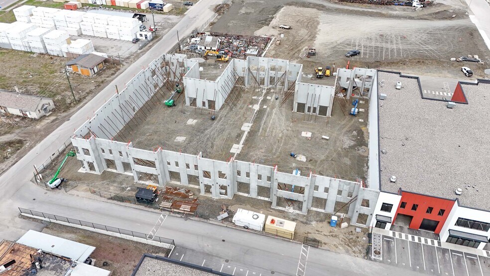 More Photos Of 4605 34 St, Vernon Distribution For Lease