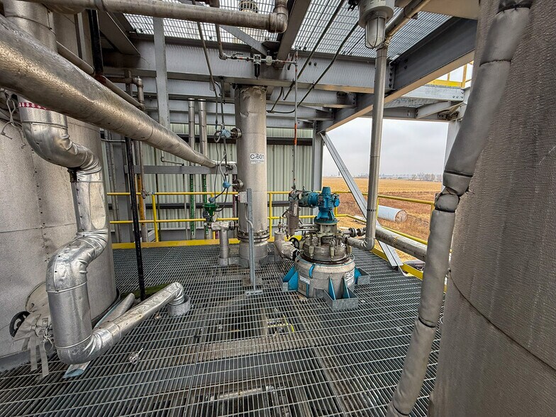 More Photos Of 5640 44th Ave S, Clinton Office For Sale