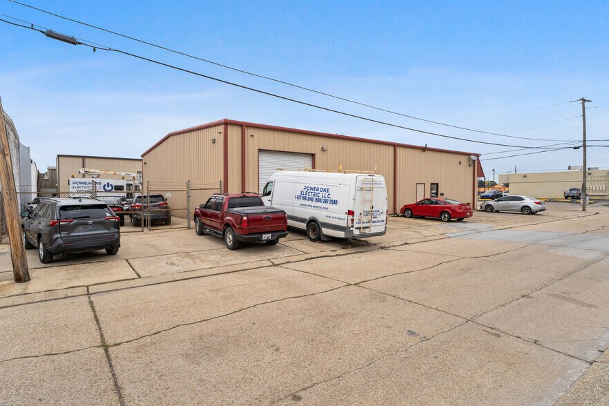 More Photos Of 2501 Florida Ave, Kenner Light Distribution For Sale