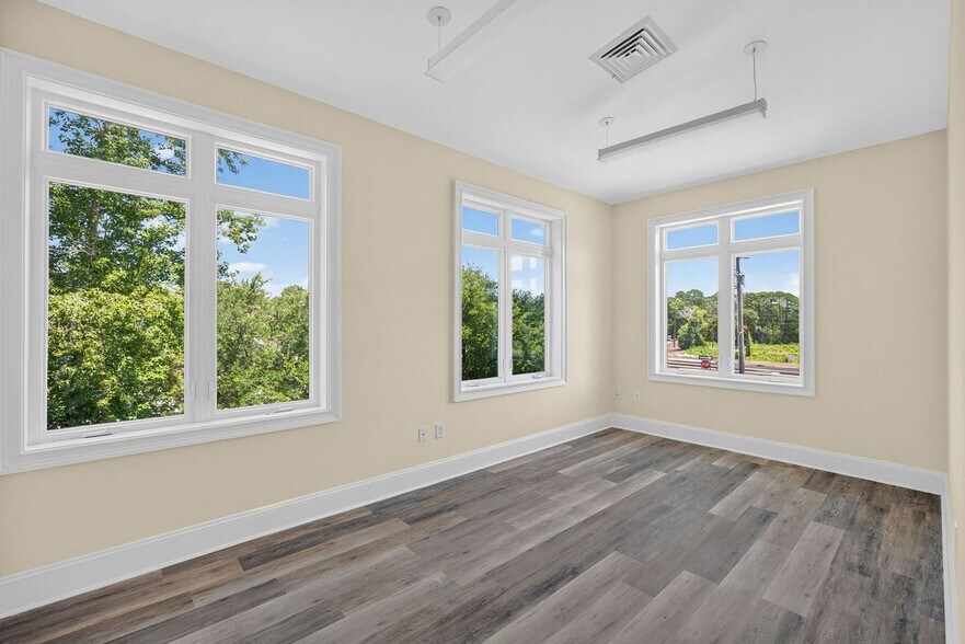 More Photos Of 7627 Market St, Wilmington Office For Lease
