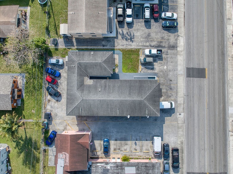 More Photos Of 1460 W 29th St, Hialeah Apartments For Sale