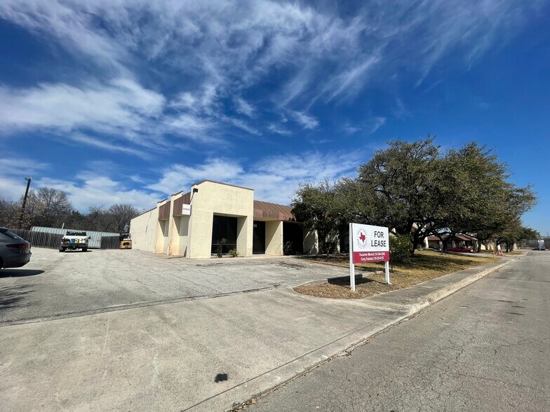 More Photos Of 4355 Centergate St, San Antonio Light Distribution For Lease