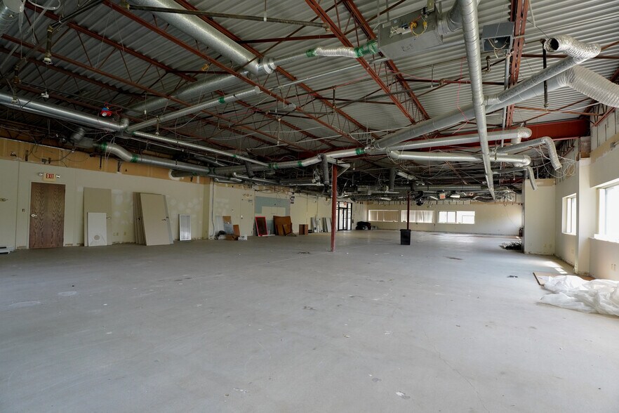 More Photos Of 4430-4438 Carver Woods Dr, Blue Ash Office For Lease