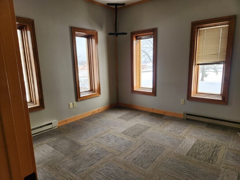 More Photos Of 11356 215th St W, Lakeville Manufacturing For Sale