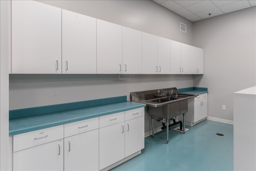 More Photos Of 1030 Huston St, Grover Beach Flex For Lease