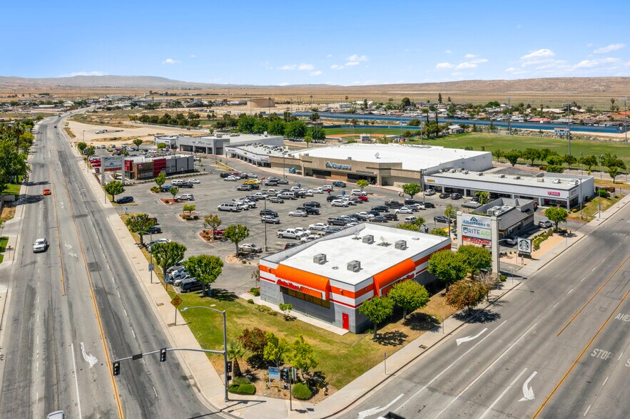 Primary Photo Of 1012-1040 Kern St, Taft Storefront For Sale
