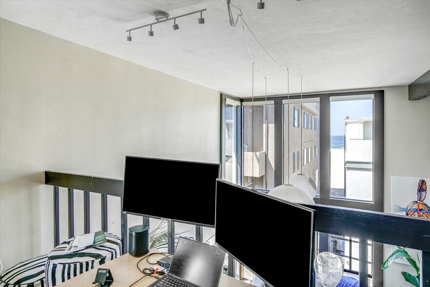 More Photos Of 14 Mast, Marina Del Rey Apartments For Sale