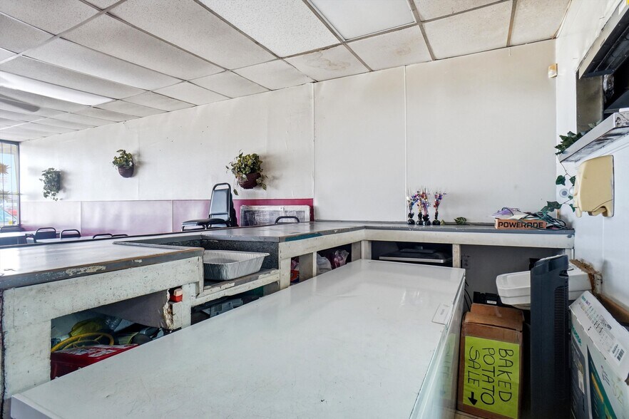 More Photos Of 7822 Great Trinity Forest Way, Dallas Storefront For Sale