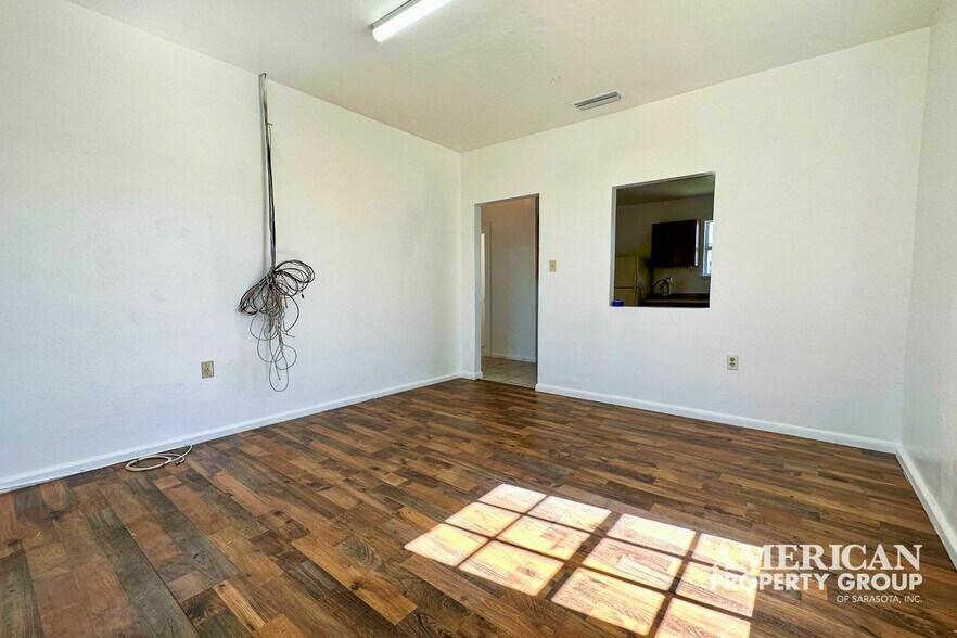 More Photos Of 5611 15th St E, Bradenton Freestanding For Lease