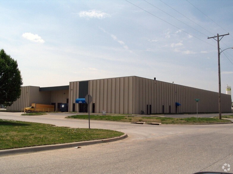 More Photos Of 3001 S Madison, Wichita Warehouse For Lease