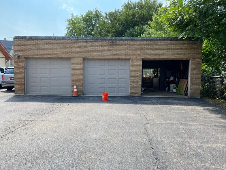 More Photos Of 305 S Lake St, Aurora Religious Facility For Sale
