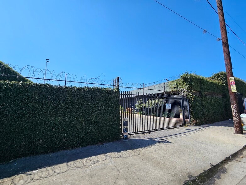 More Photos Of 1615 McGarry St, Los Angeles Warehouse For Lease