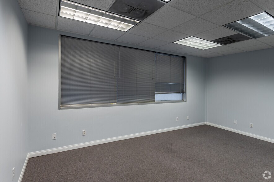 More Photos Of 2020 N Broadway, Santa Ana Office For Sale