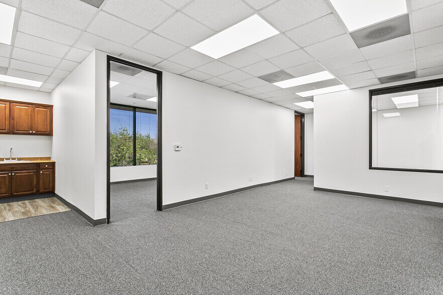 More Photos Of 801 Parkcenter Dr, Santa Ana Office For Lease